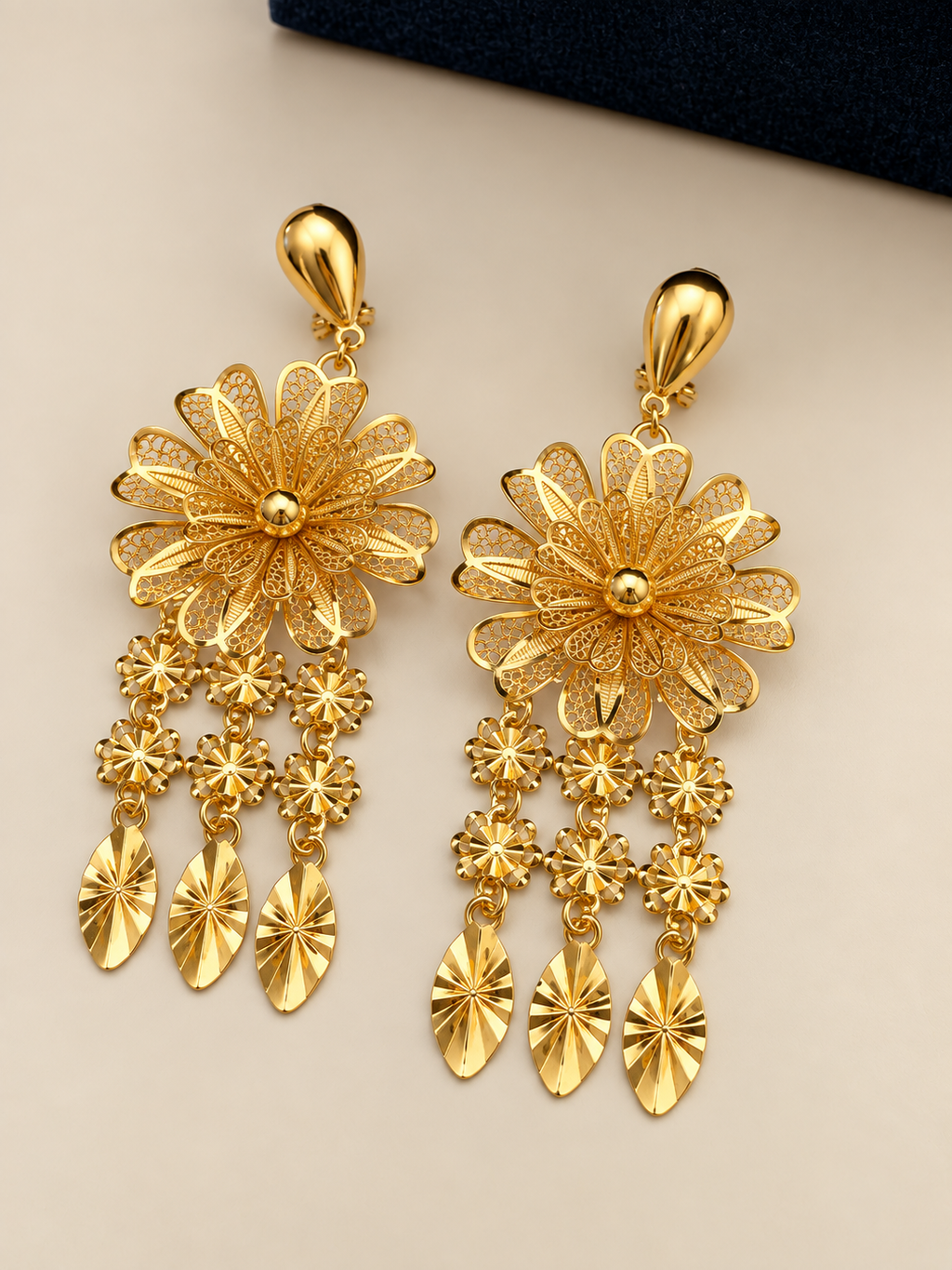 Golden Dahlia Royale Jewelry Set