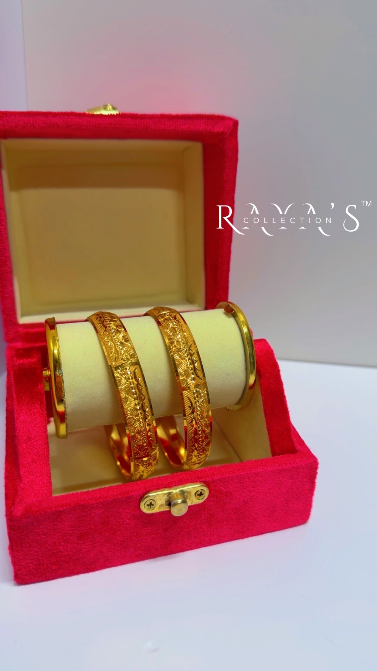 Raya Classic Engraved Bangle Set